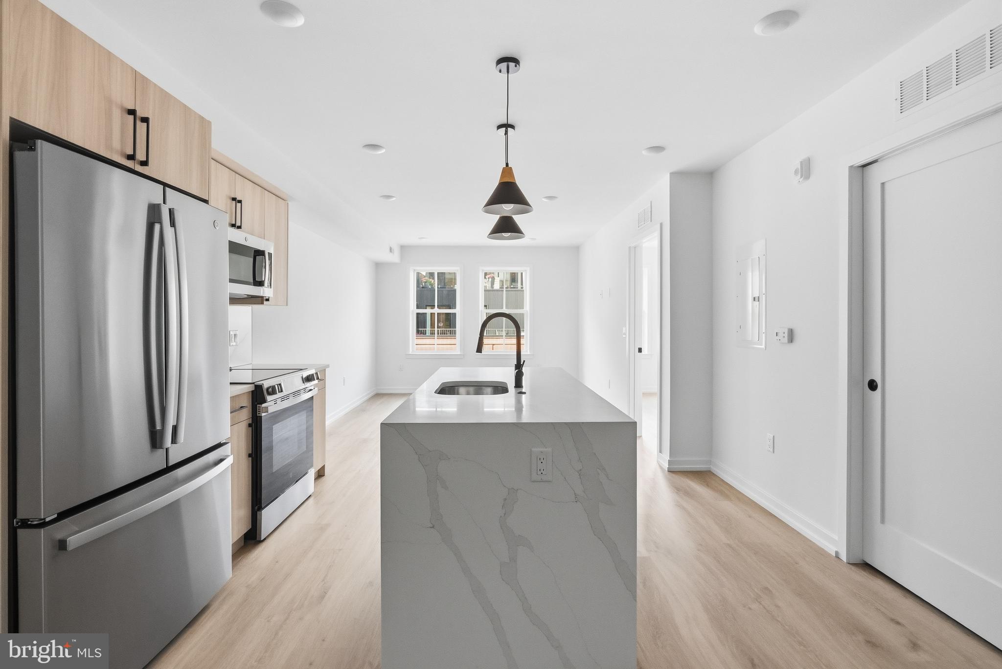 208 VINE STREET 2A