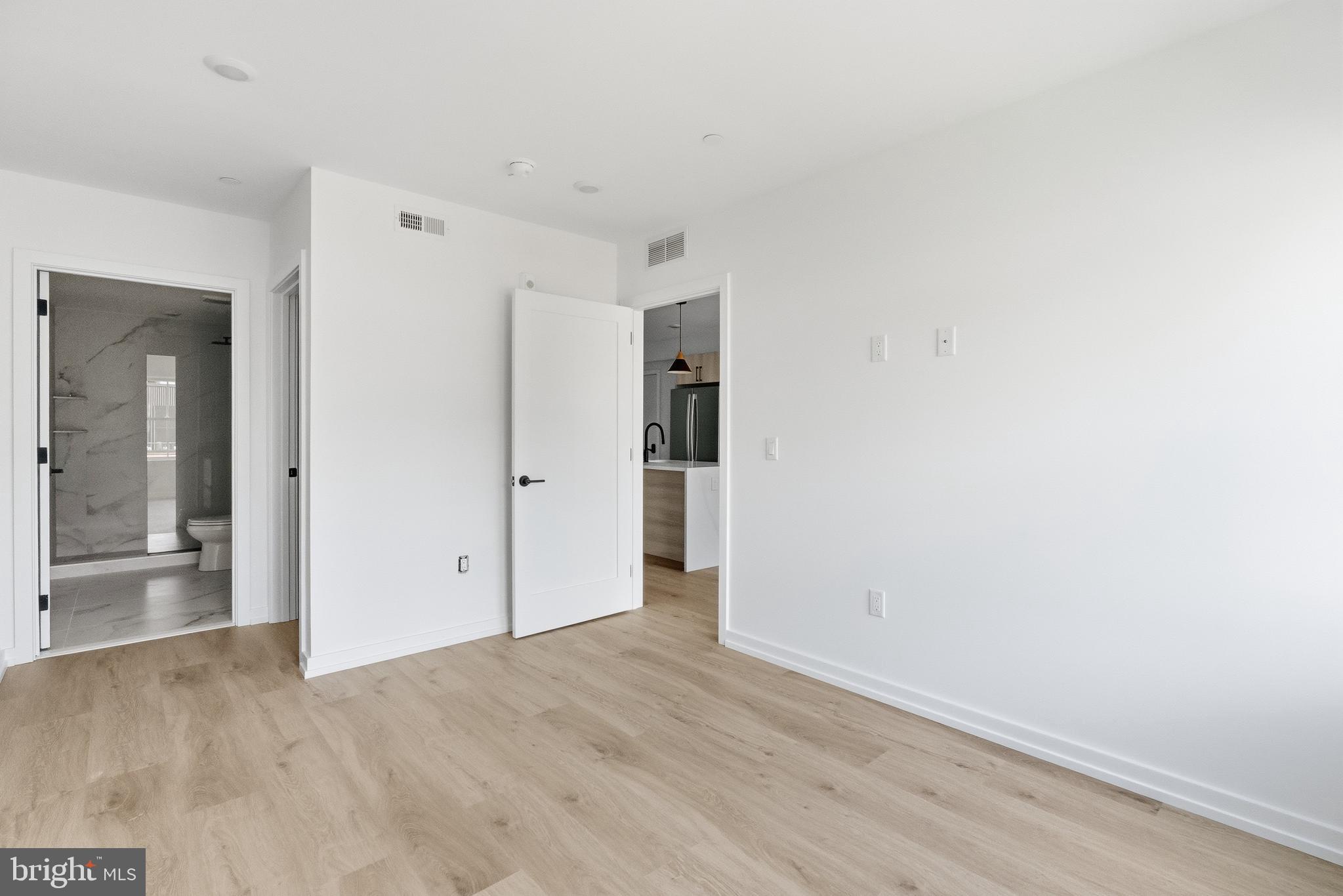 208 VINE STREET 2A