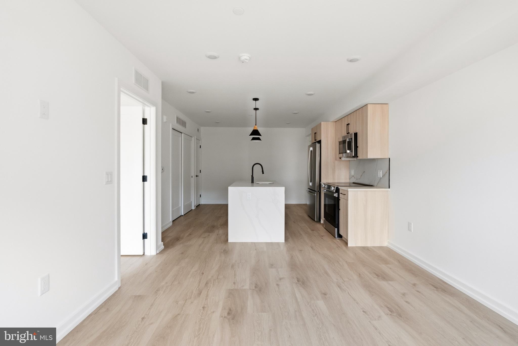 208 VINE STREET 2A