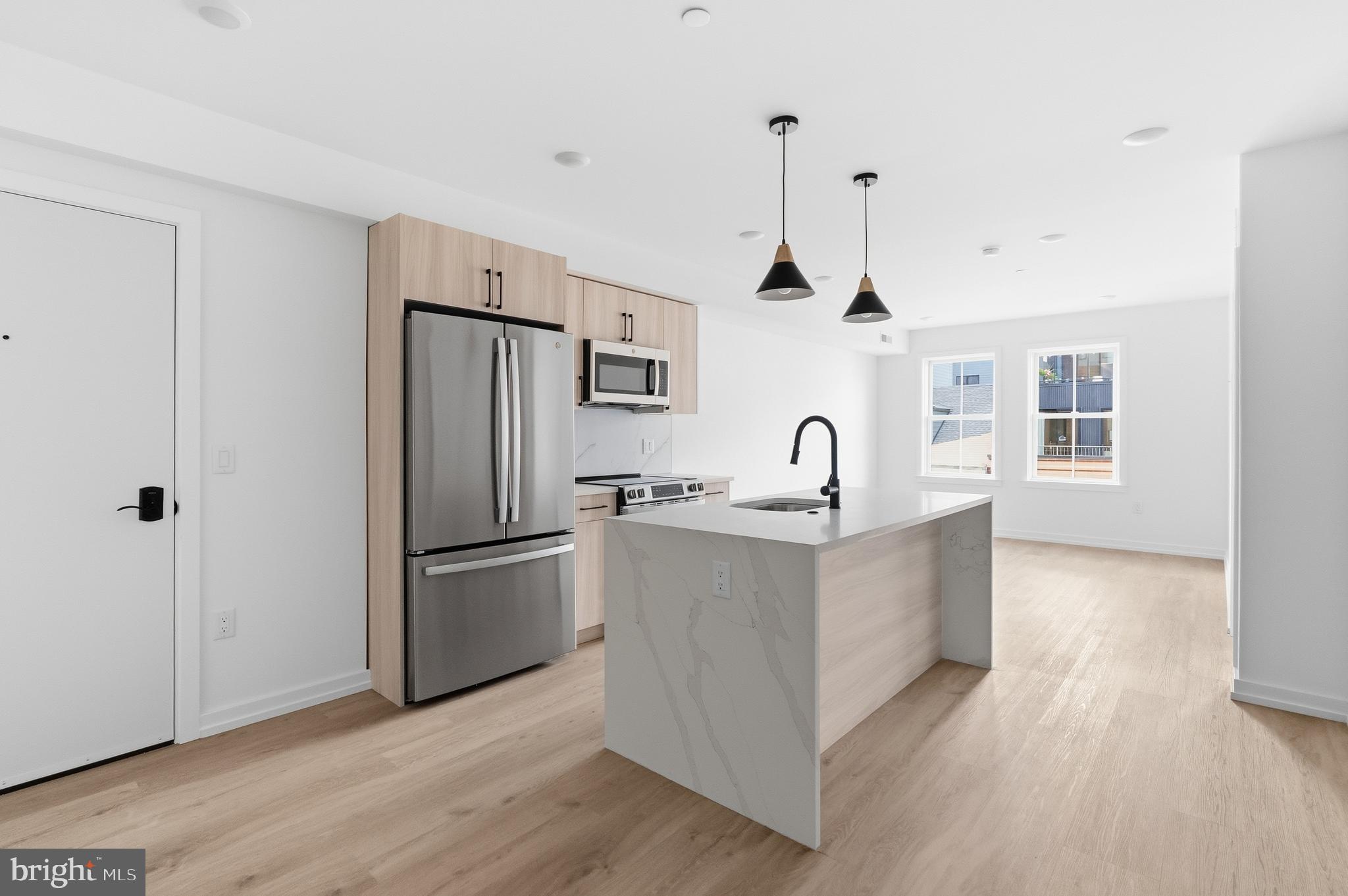 208 VINE STREET 2A