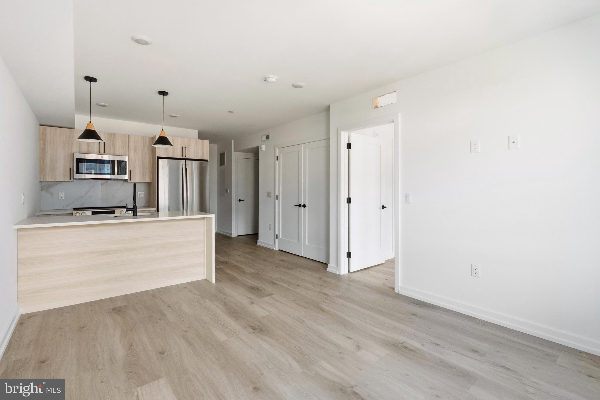 208 VINE STREET 2B