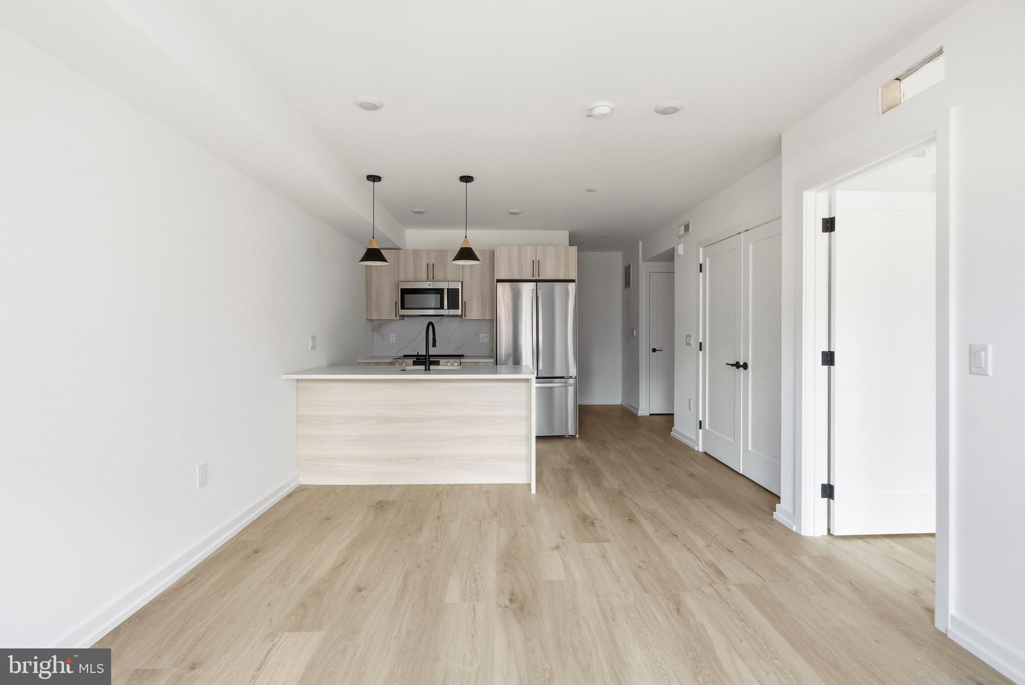208 VINE STREET 2B