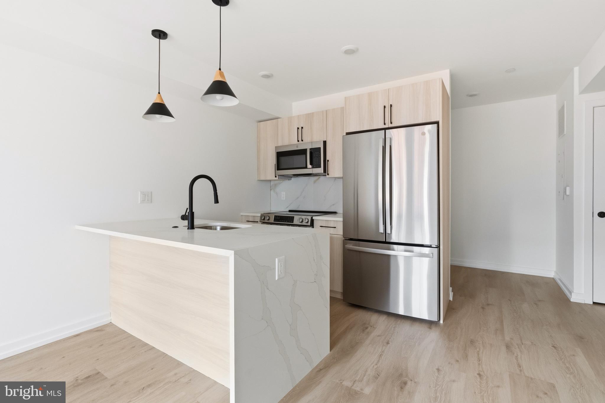 208 VINE STREET 2B