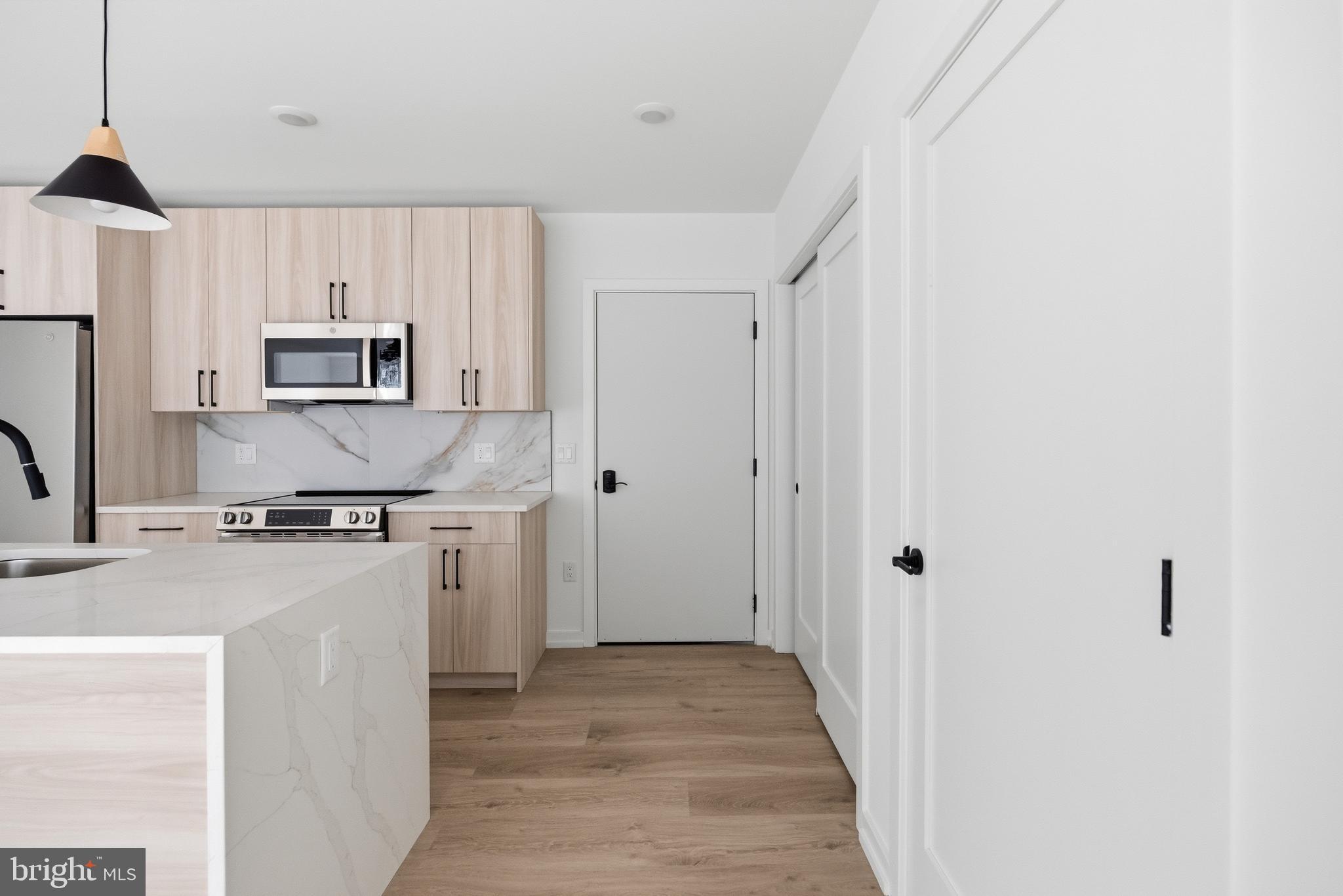 208 VINE STREET 2C