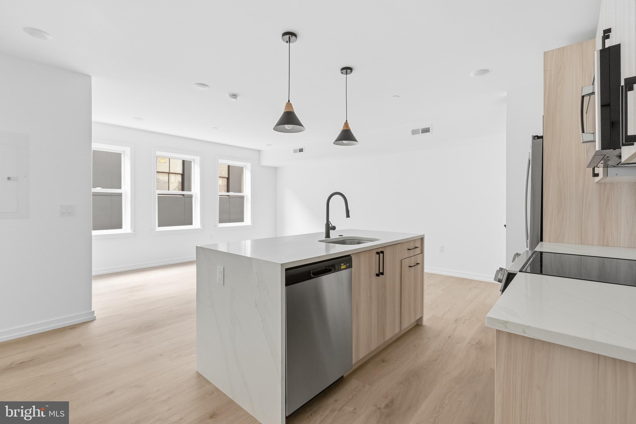 208 VINE STREET 2C