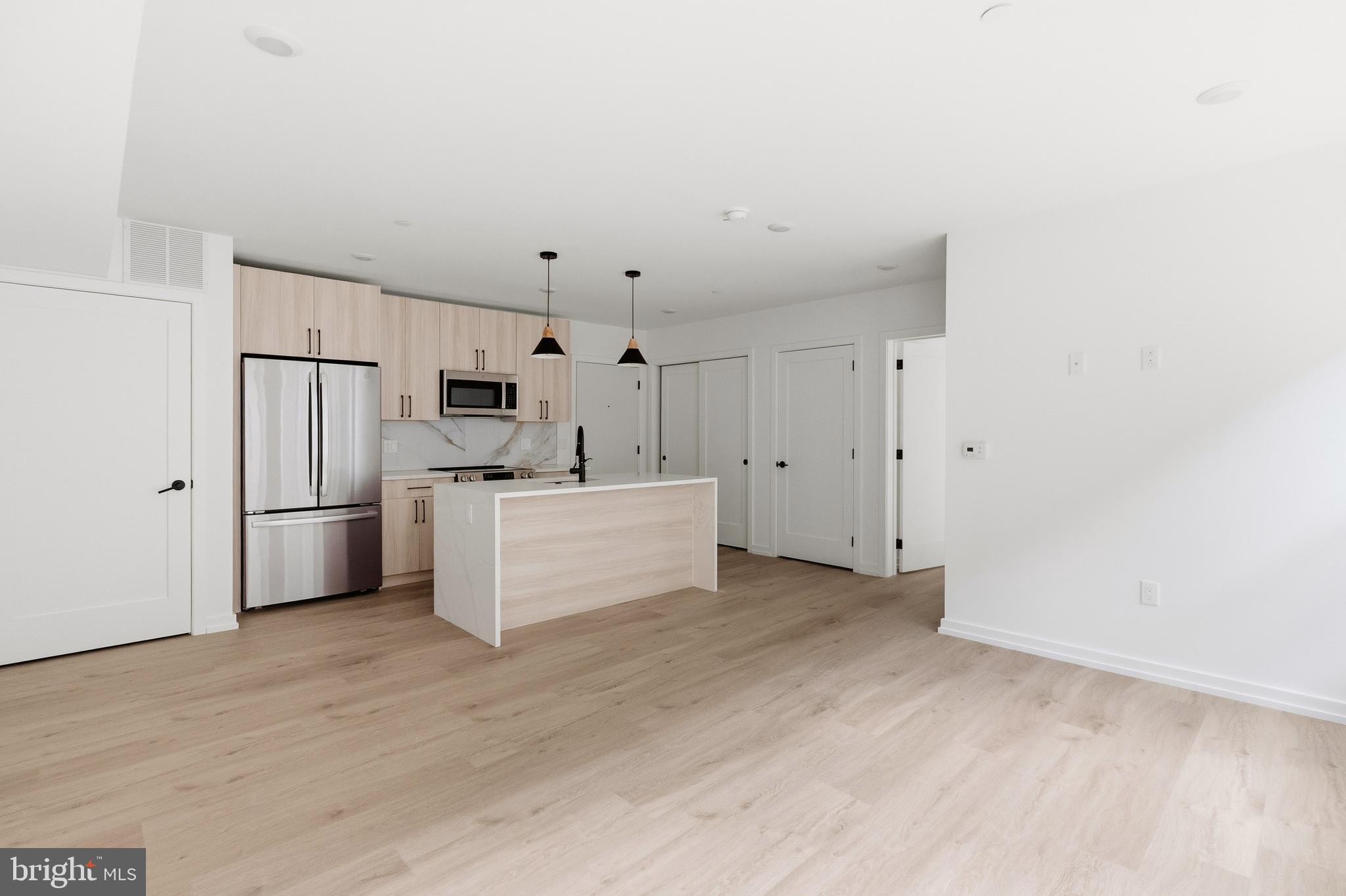 208 VINE STREET 2C