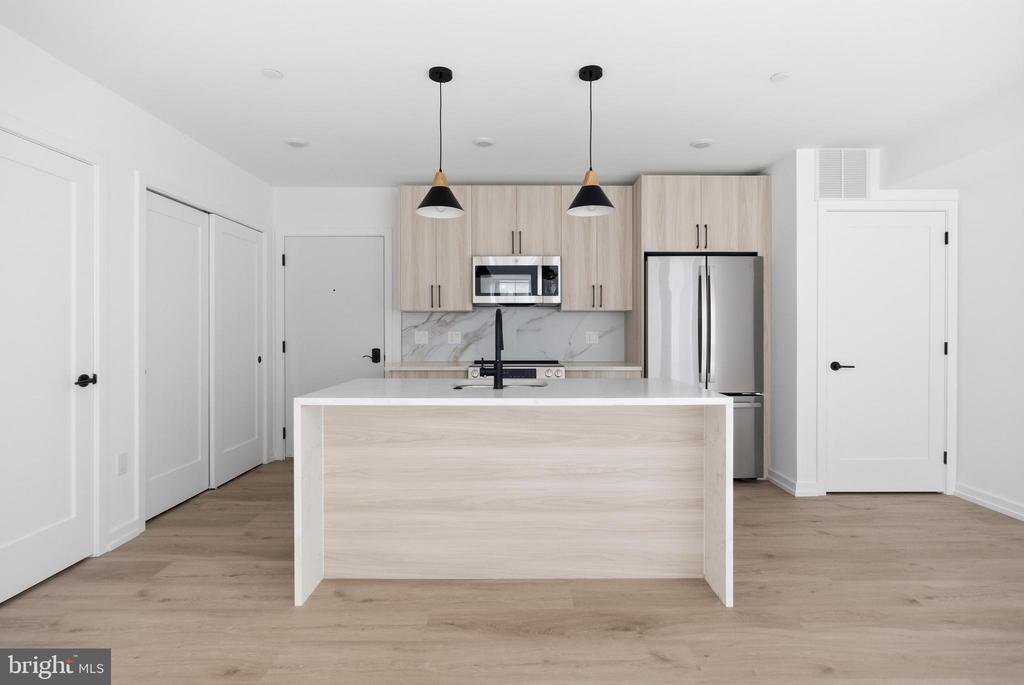 208 VINE STREET 2E