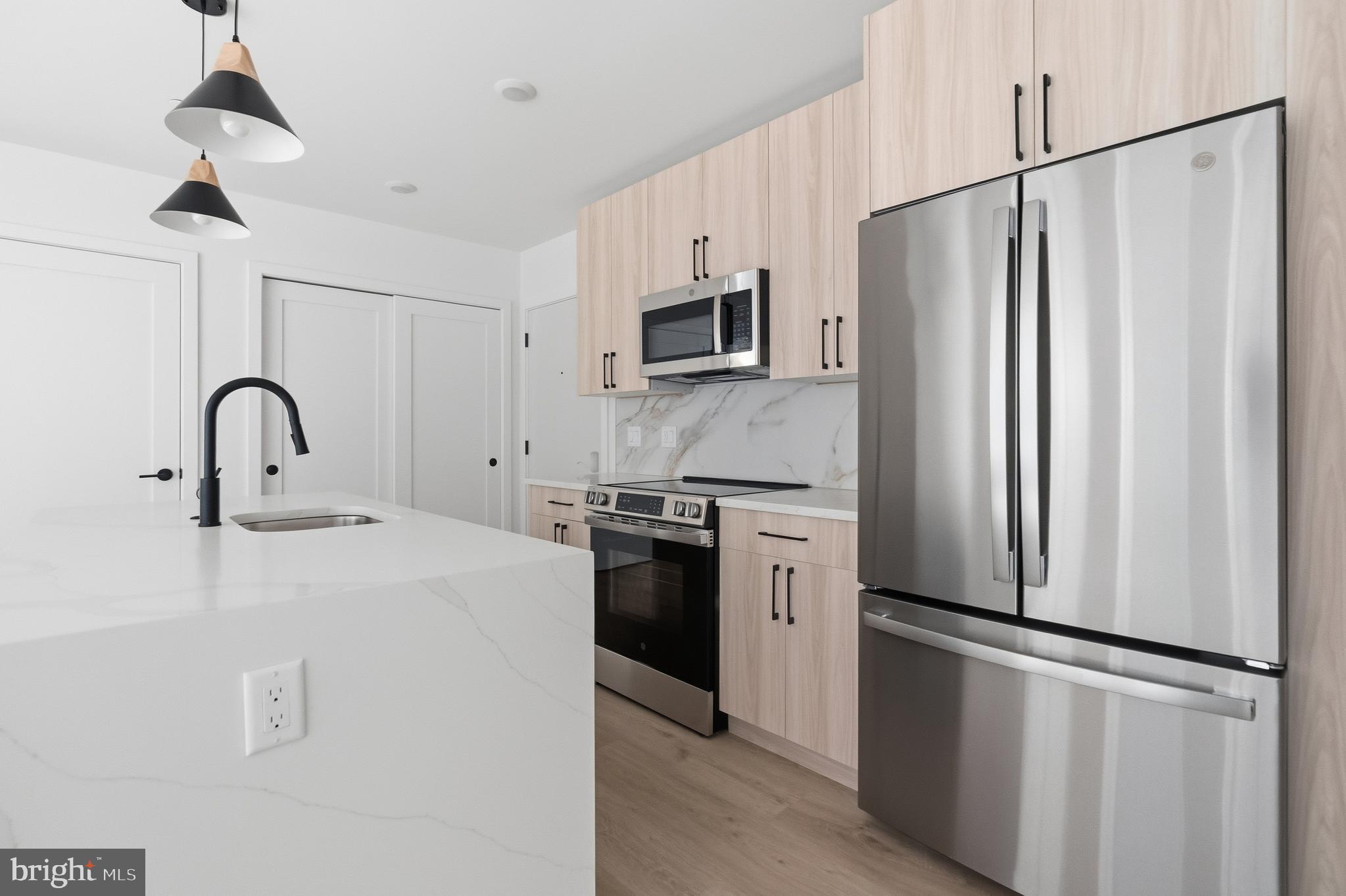 208 VINE STREET 2E