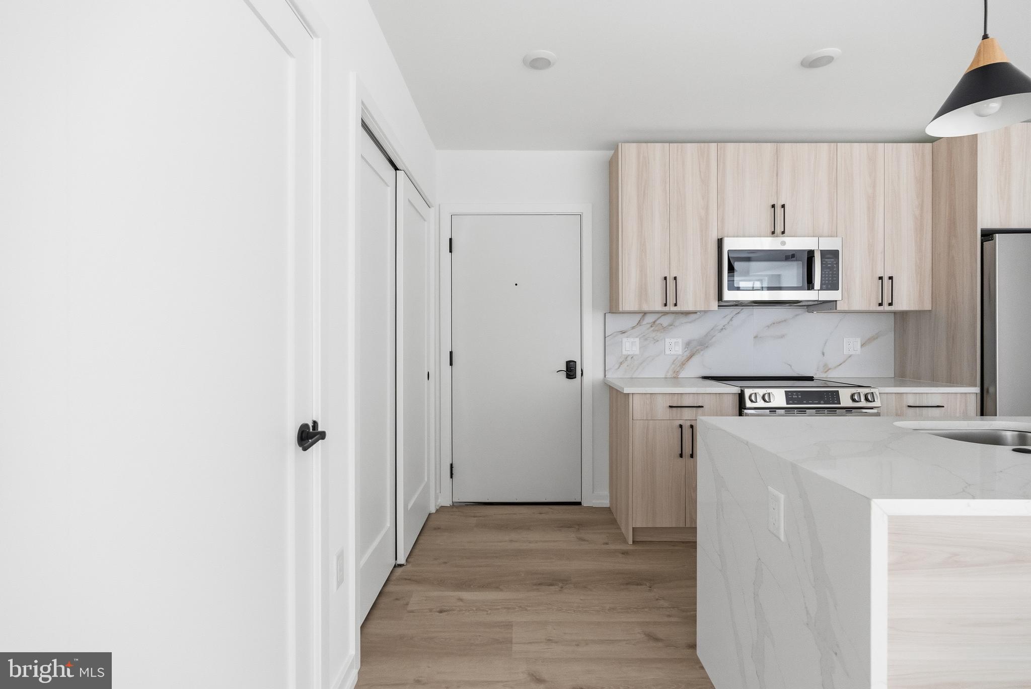 208 VINE STREET 2E
