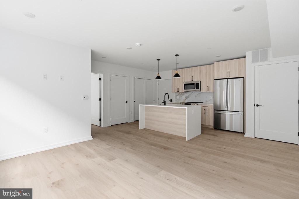 208 VINE STREET 2E