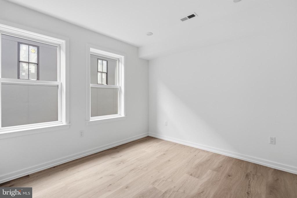 208 VINE STREET 2E