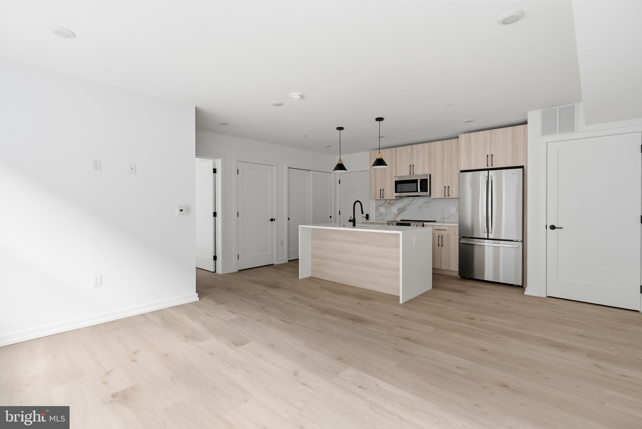 208 VINE STREET 2E