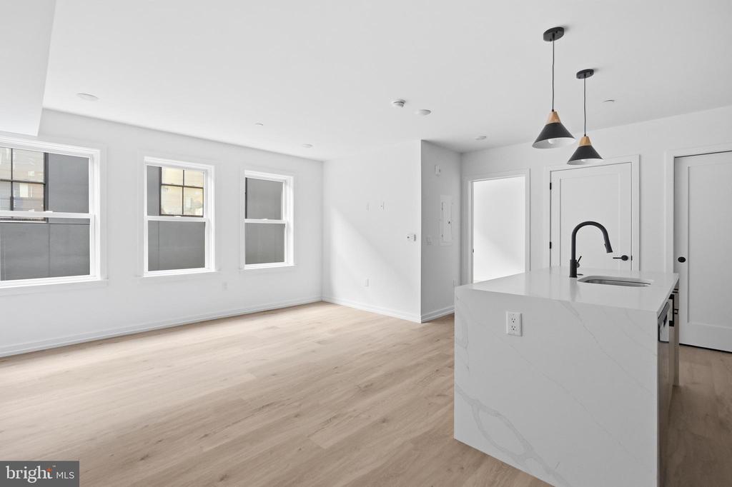 208 VINE STREET 2E