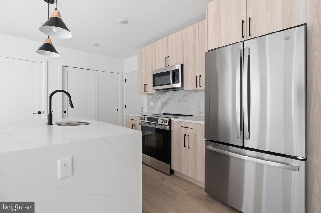208 VINE STREET 2E