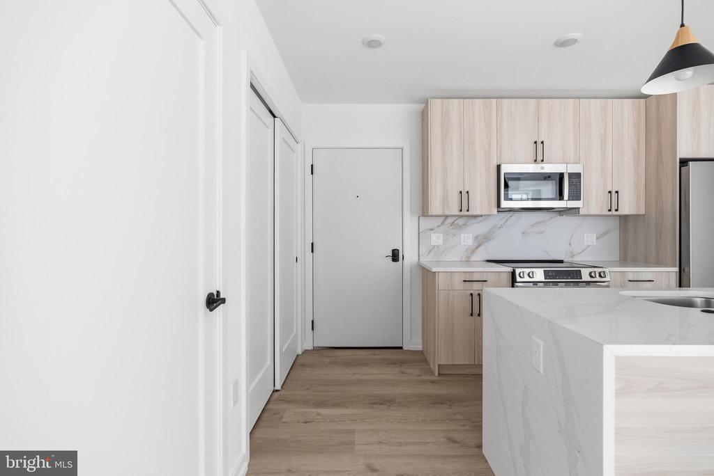 208 VINE STREET 2E