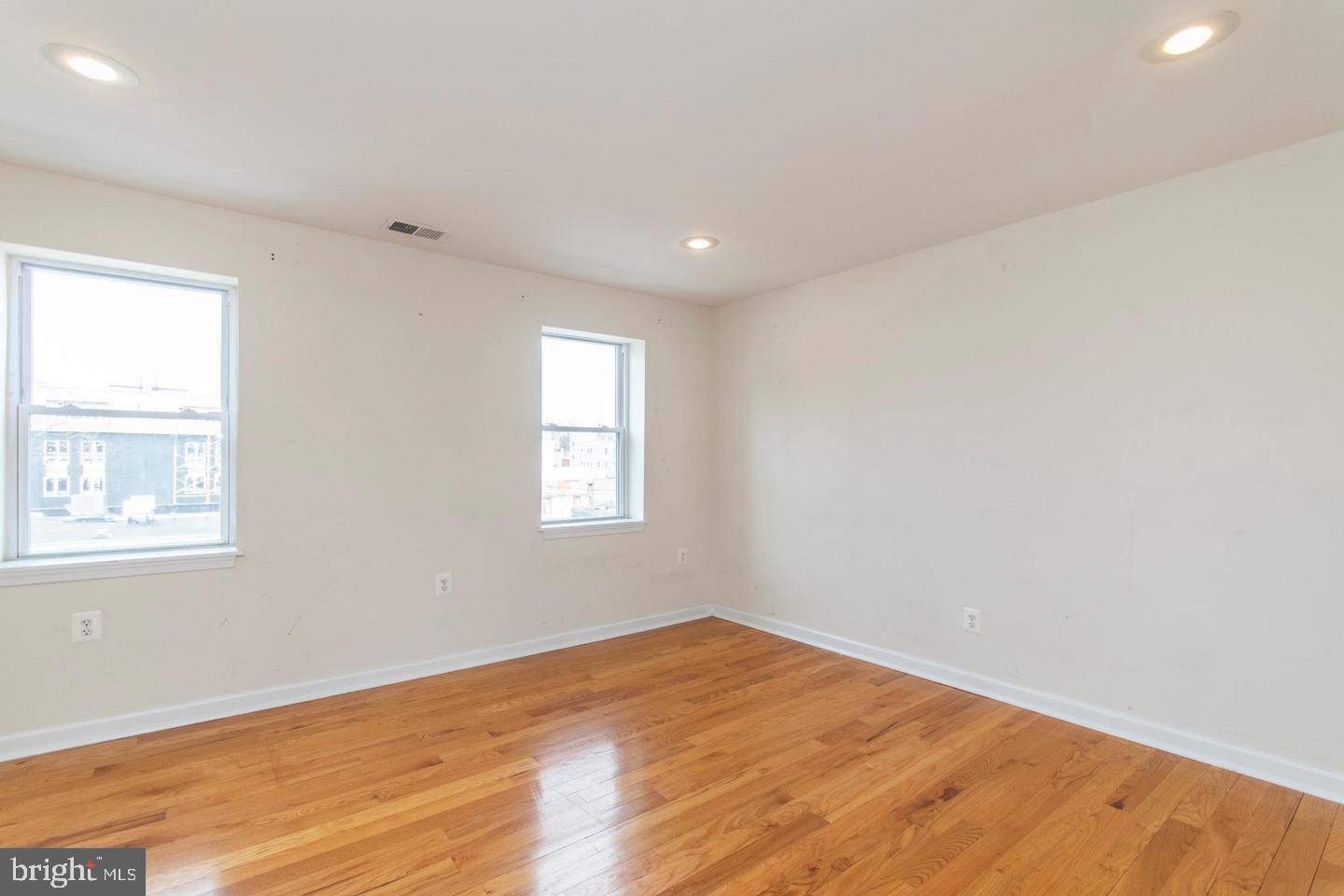 2606 W GIRARD AVENUE 3