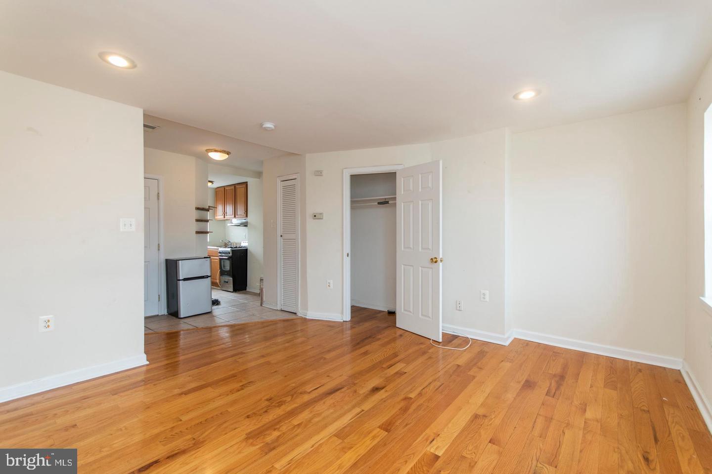 2606 W GIRARD AVENUE 3