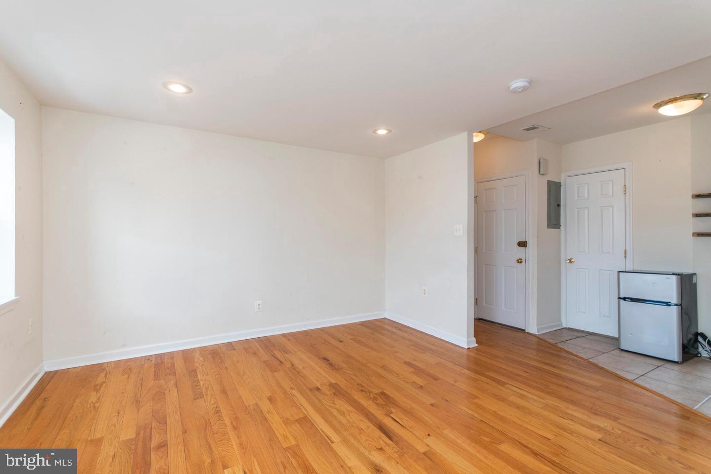 2606 W GIRARD AVENUE 3