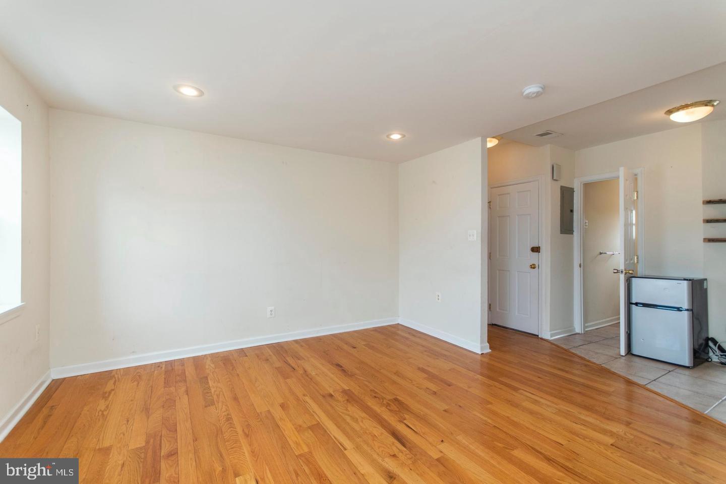 2606 W GIRARD AVENUE 3