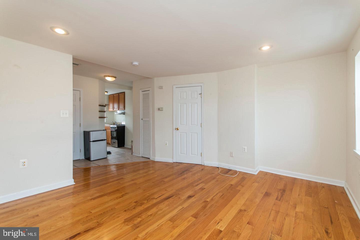 2606 W GIRARD AVENUE 3
