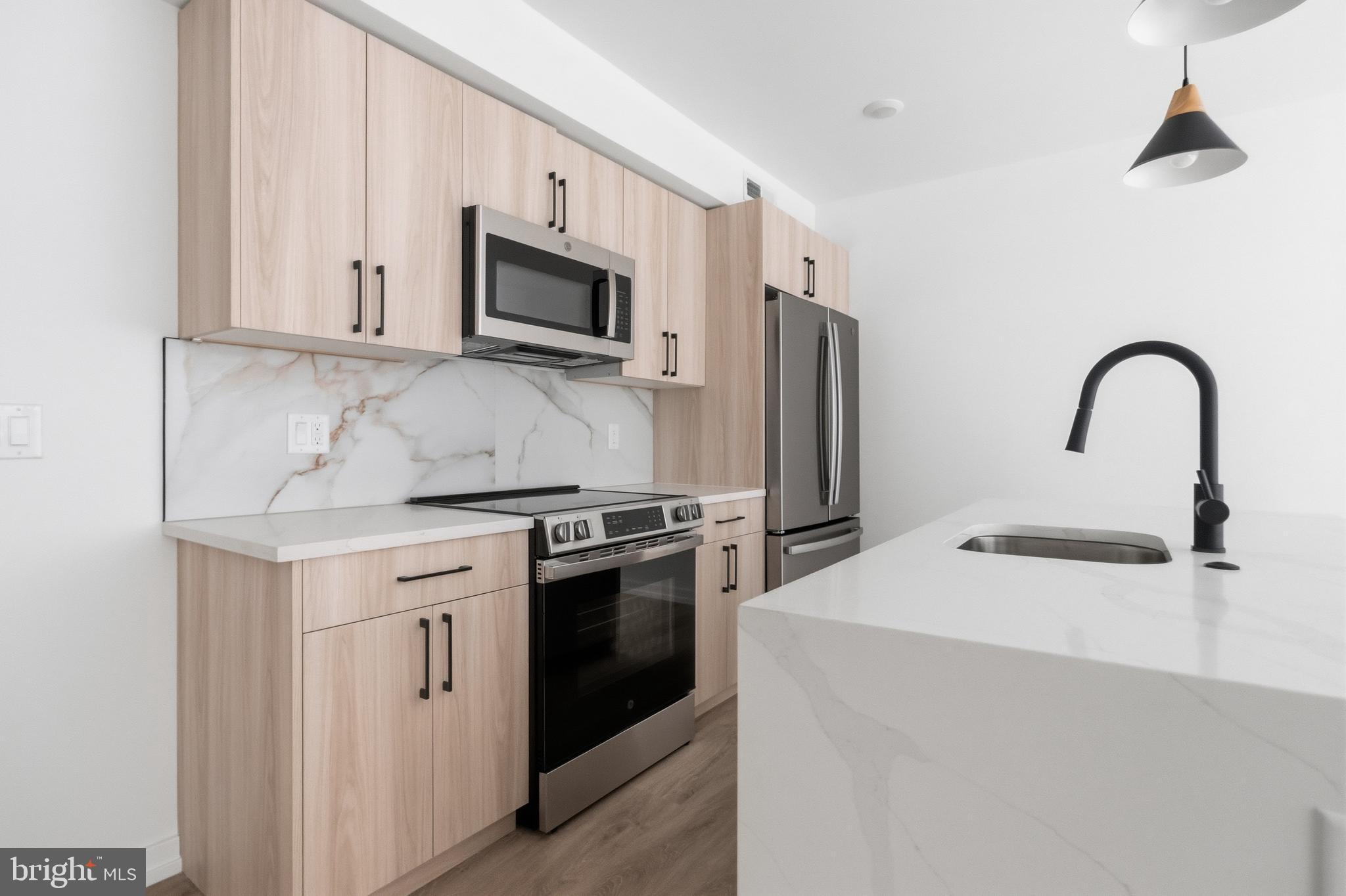 208 VINE STREET 2F