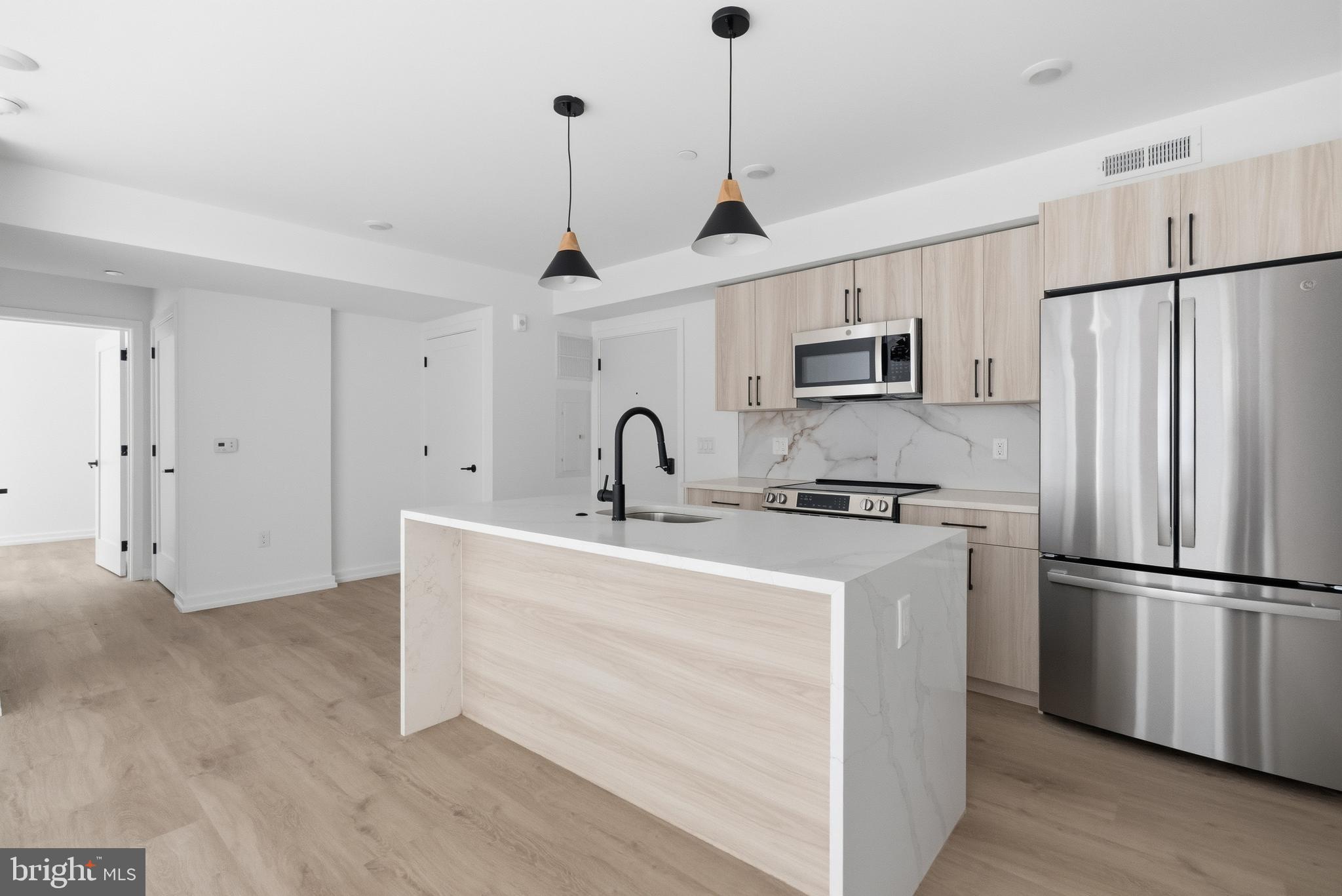 208 VINE STREET 2F