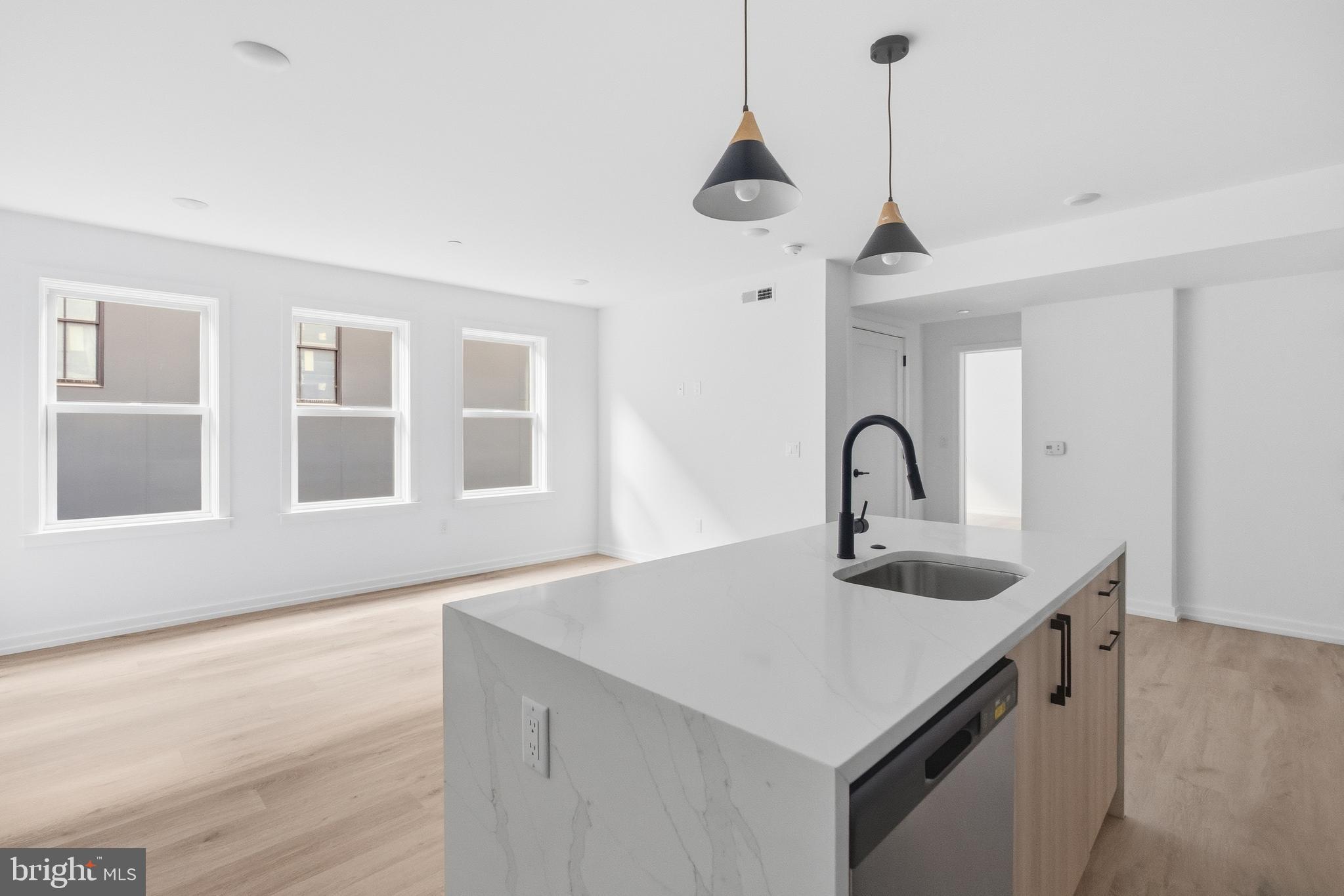 208 VINE STREET 2F