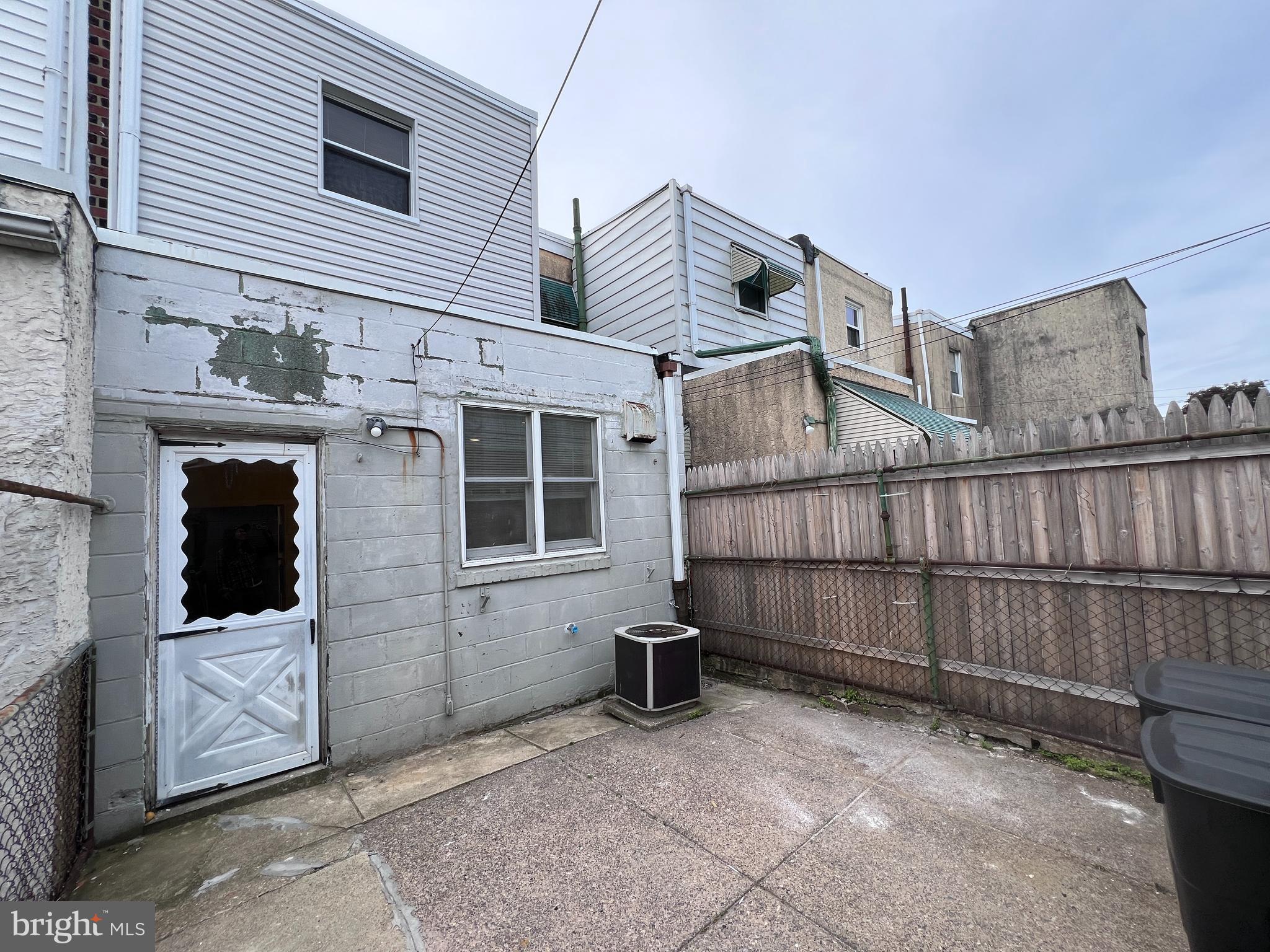1211 DALY STREET