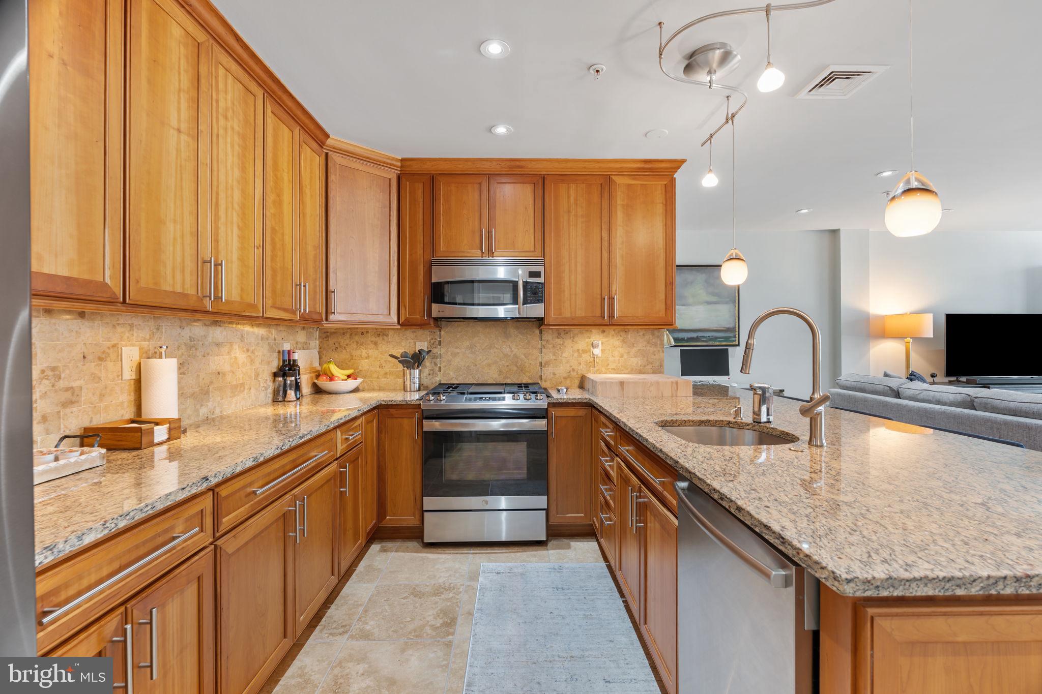 920 SOUTH STREET 6