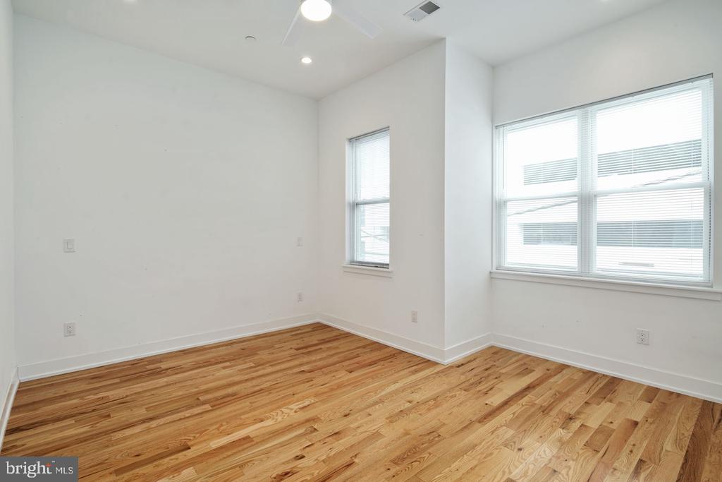 144 W WILDEY STREET