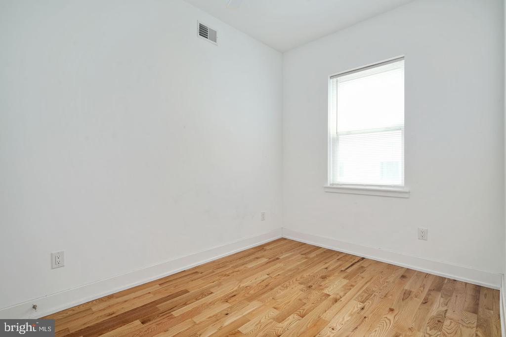 144 W WILDEY STREET