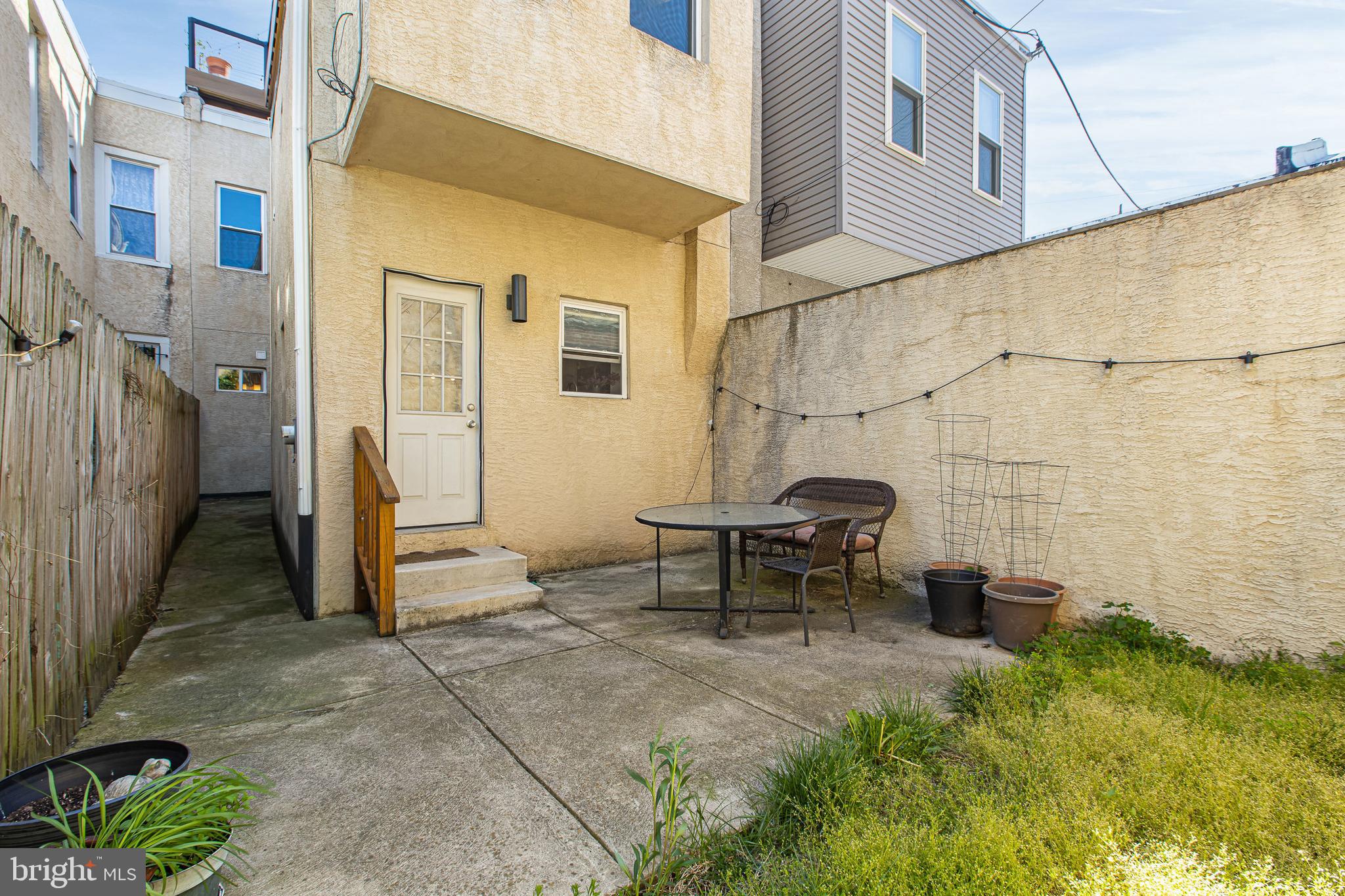 2425 WHARTON STREET