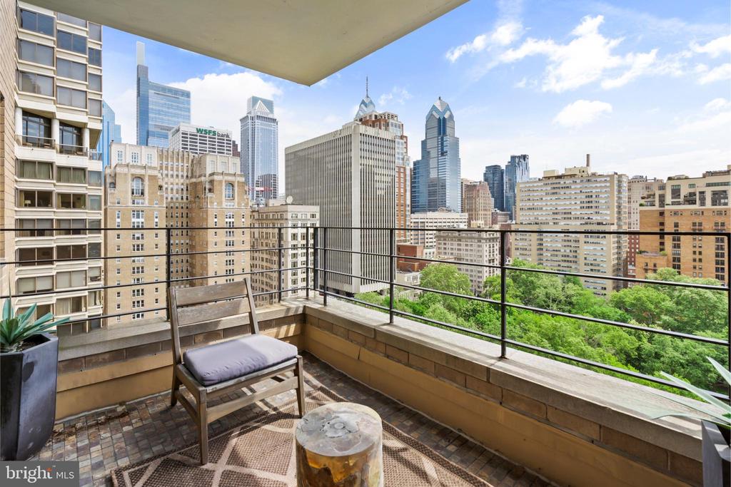 220 W RITTENHOUSE SQUARE 18A
