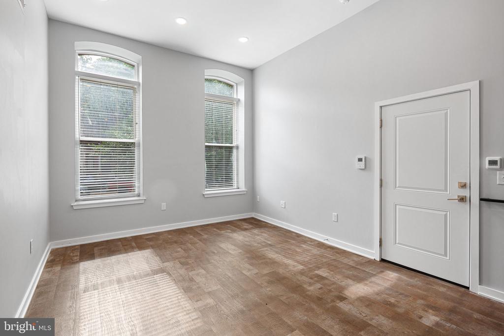 1318 BROAD 1F