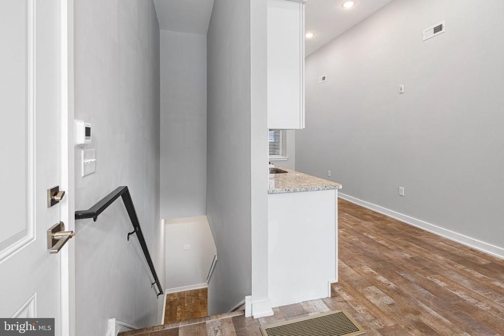 1318 BROAD 1F