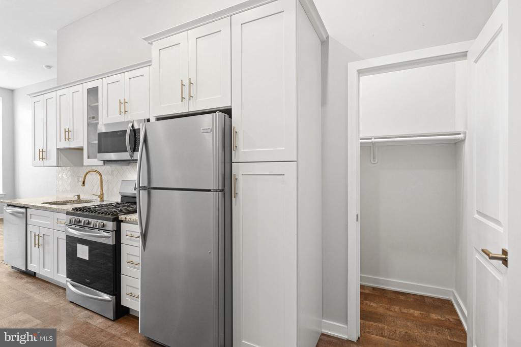 1318 BROAD 1F