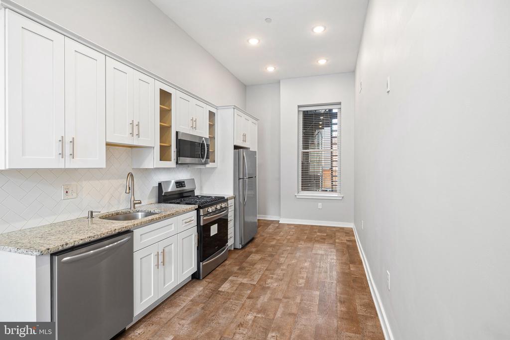1318 BROAD 1F