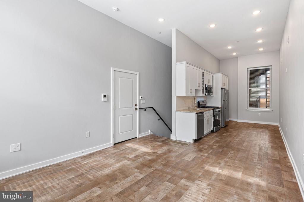 1318 BROAD 1F