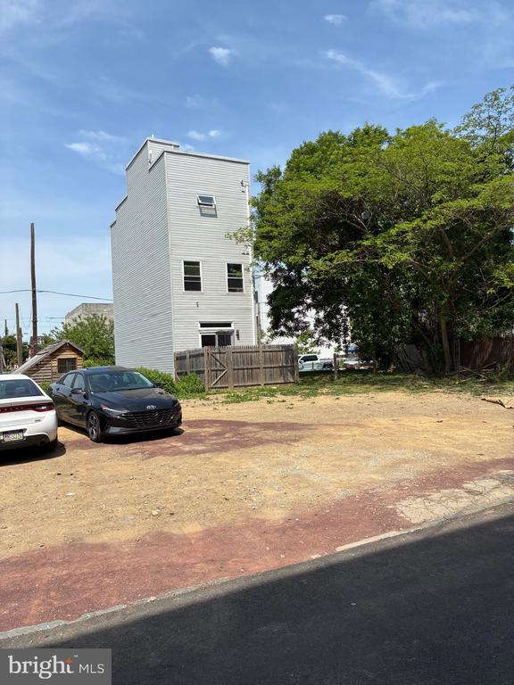 1933 N LEITHGOW STREET 35
