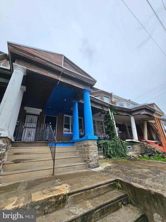 940 W FISHER AVENUE