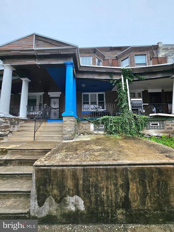 940 W FISHER AVENUE
