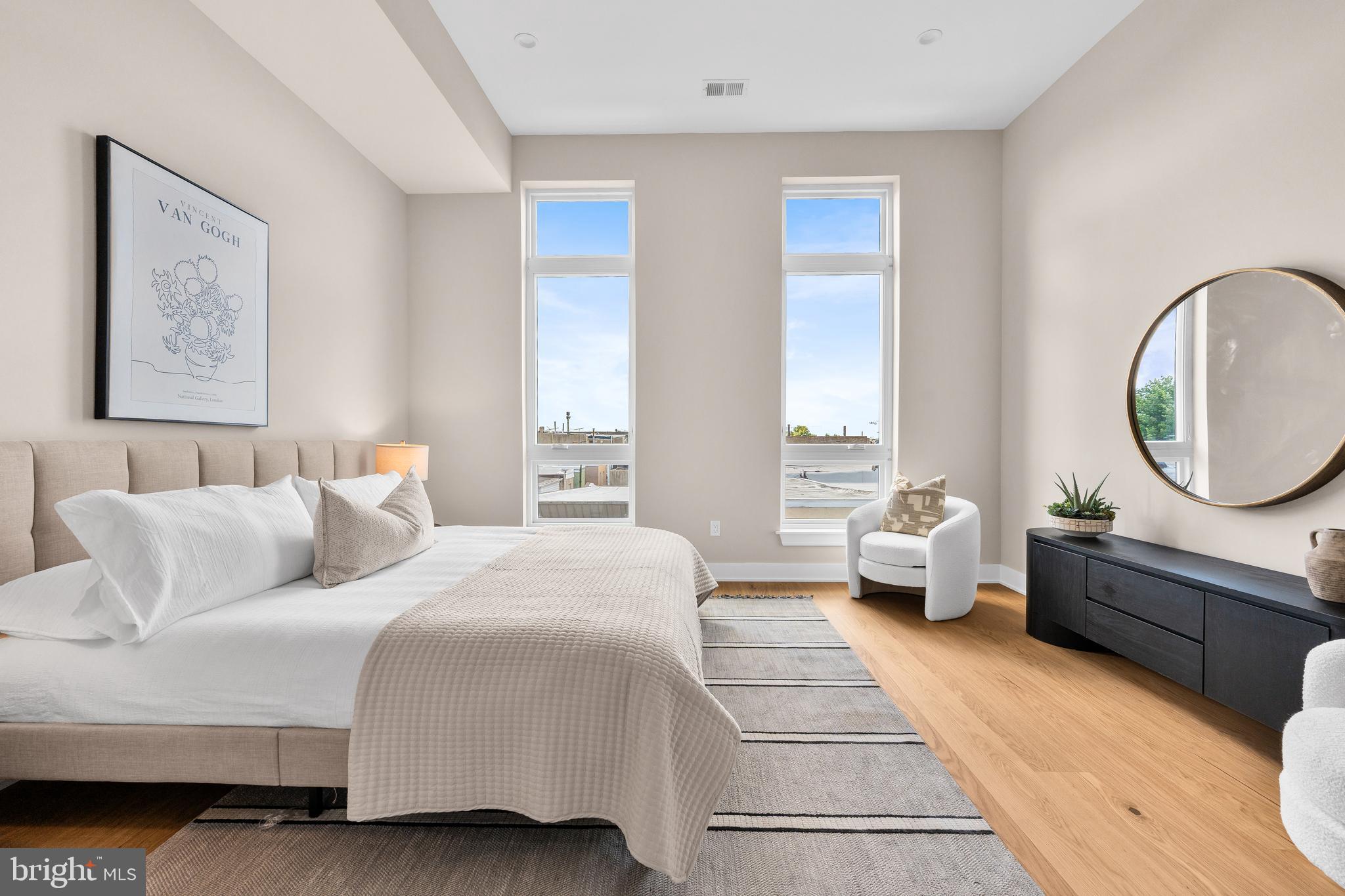 909 EMILY STREET