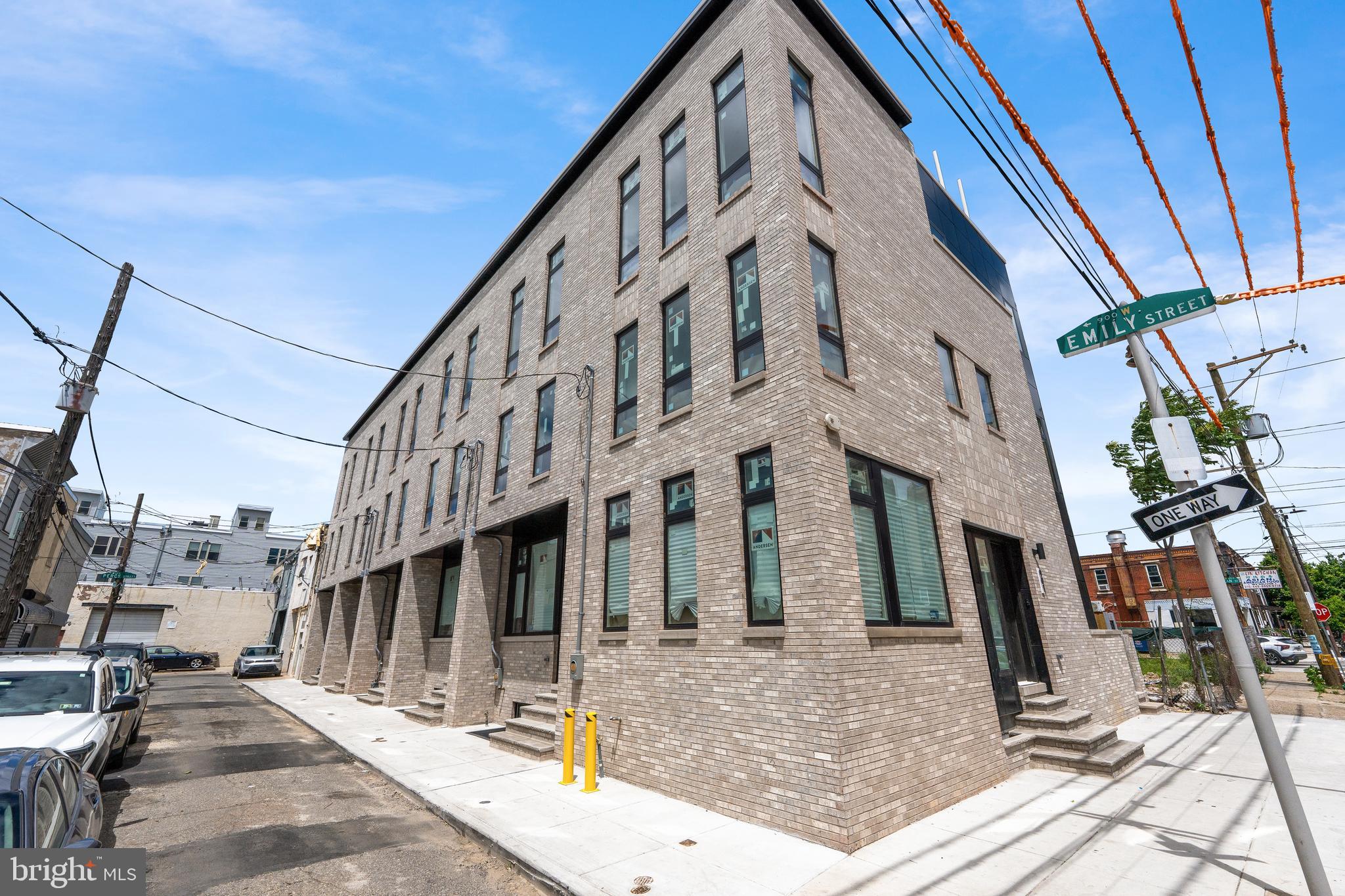 909 EMILY STREET