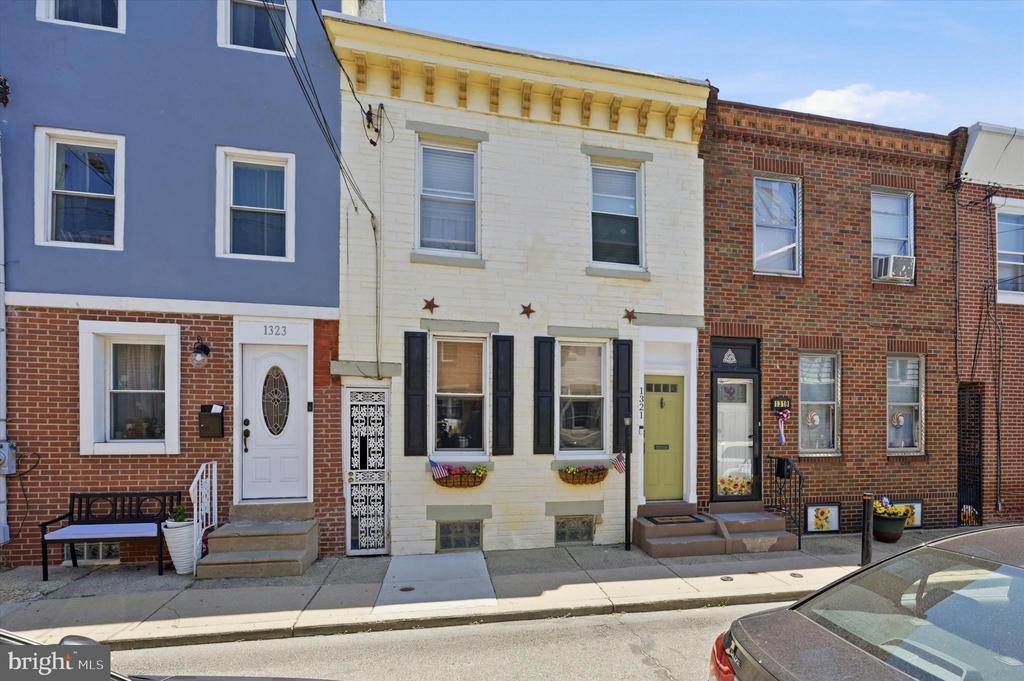 1321 E OXFORD STREET
