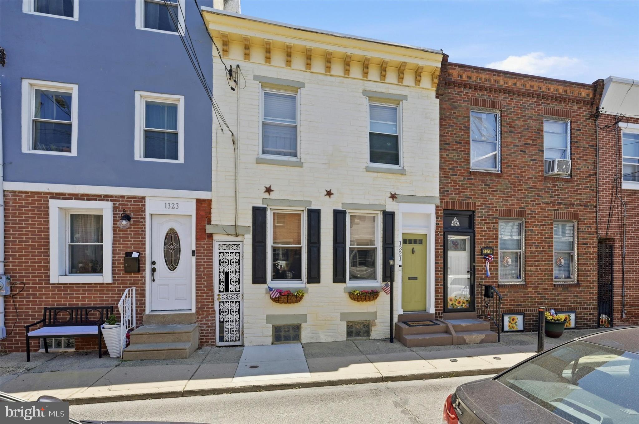 1321 E OXFORD STREET