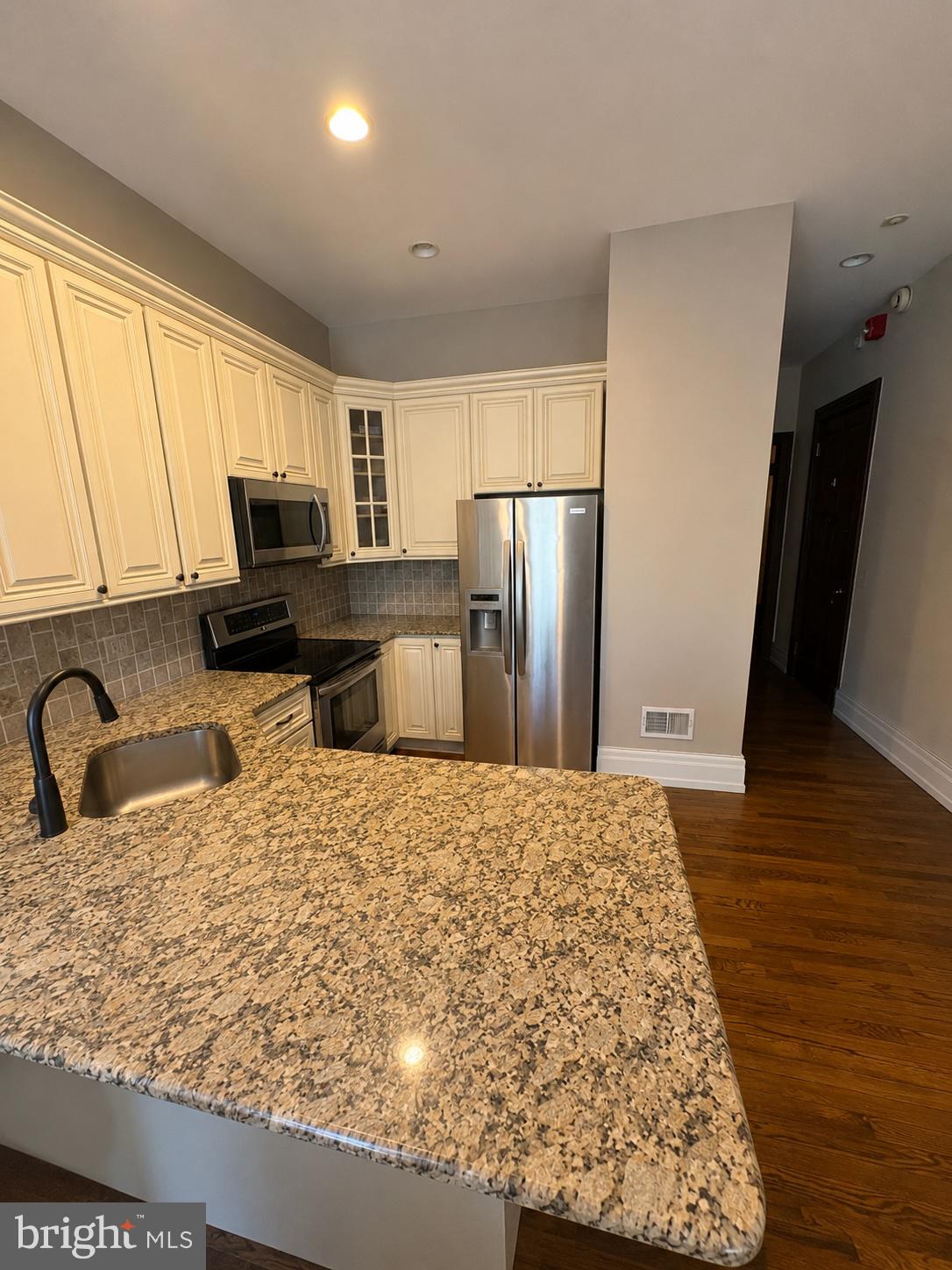 1713 GREEN STREET 1