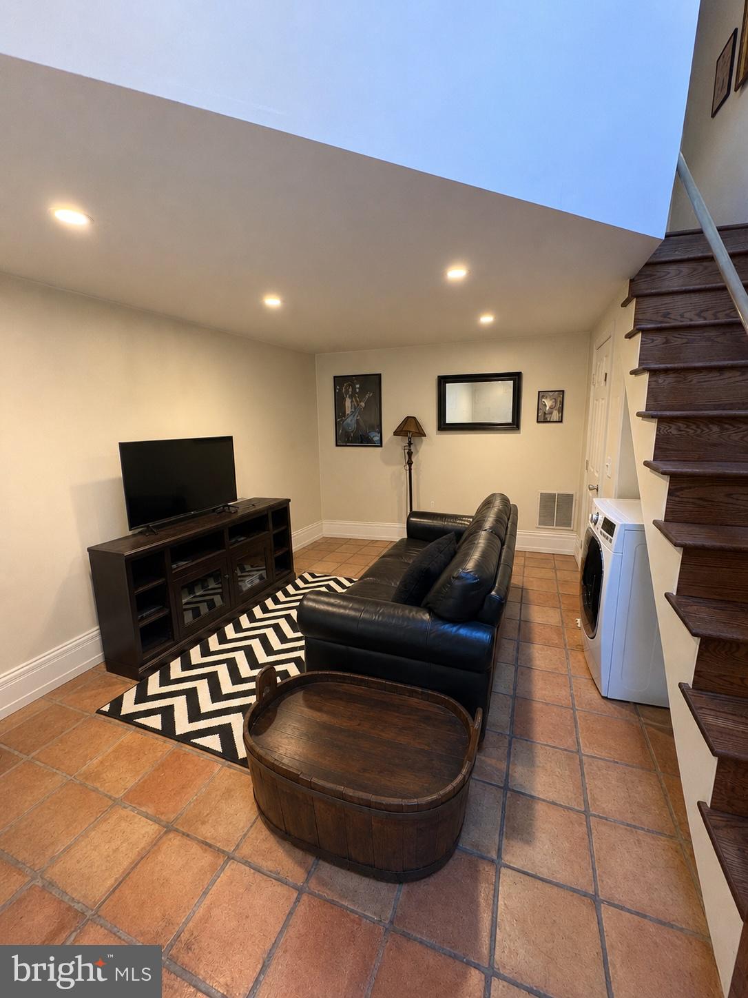 1713 GREEN STREET 1