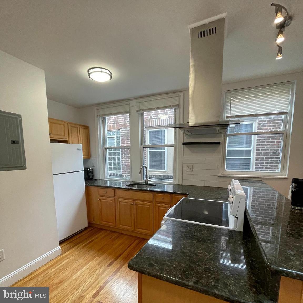 641 BAINBRIDGE STREET UNIT B
