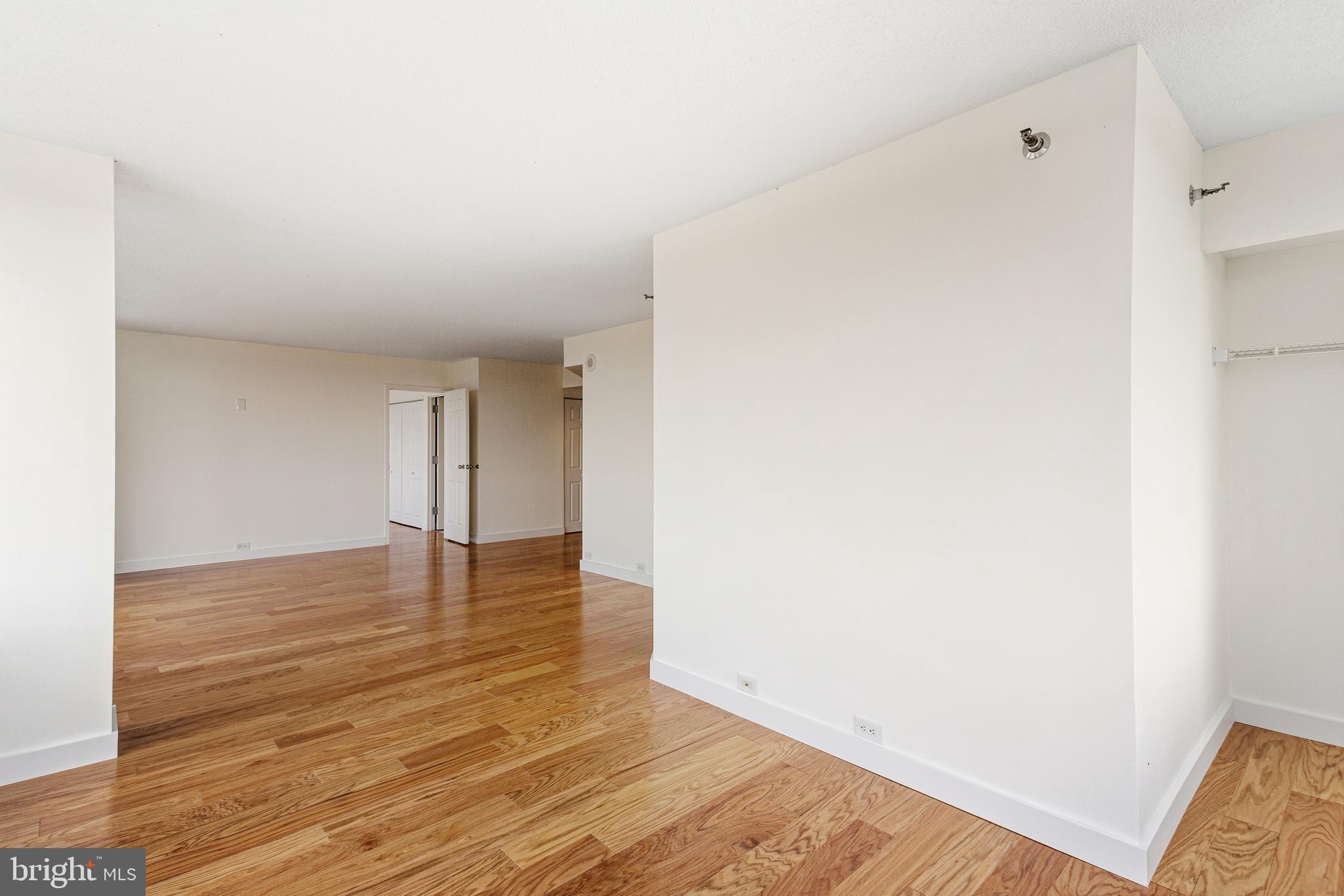 2001 HAMILTON STREET 00 P501