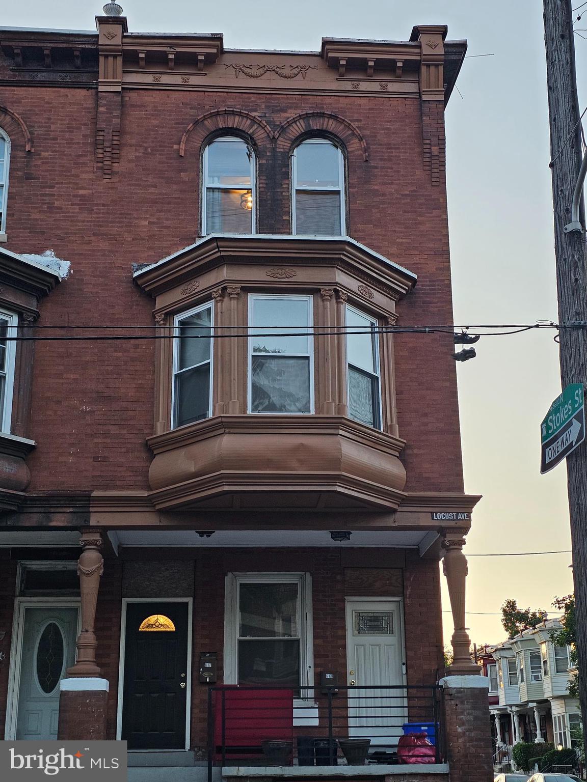 617 E LOCUST AVENUE 1
